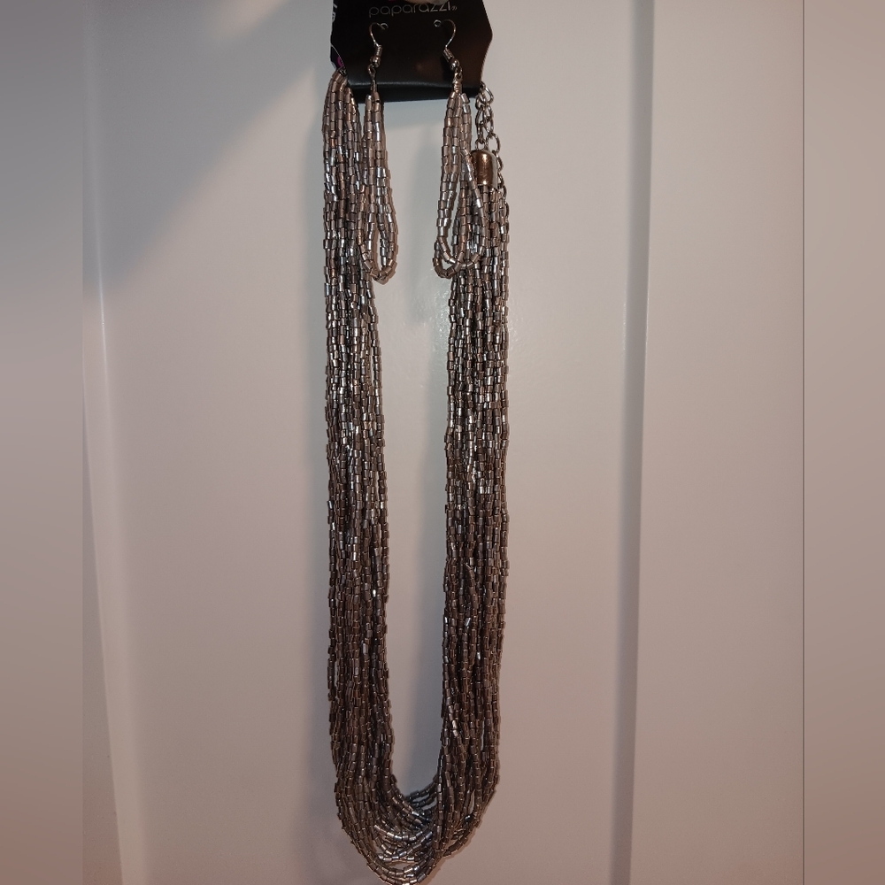 Paparazzi silver necklace
